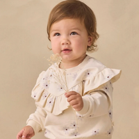 RUFFLE FLEECE SWEATSHIRT +RELAXED FLEECE SWEATPANT BLUE DAISY
