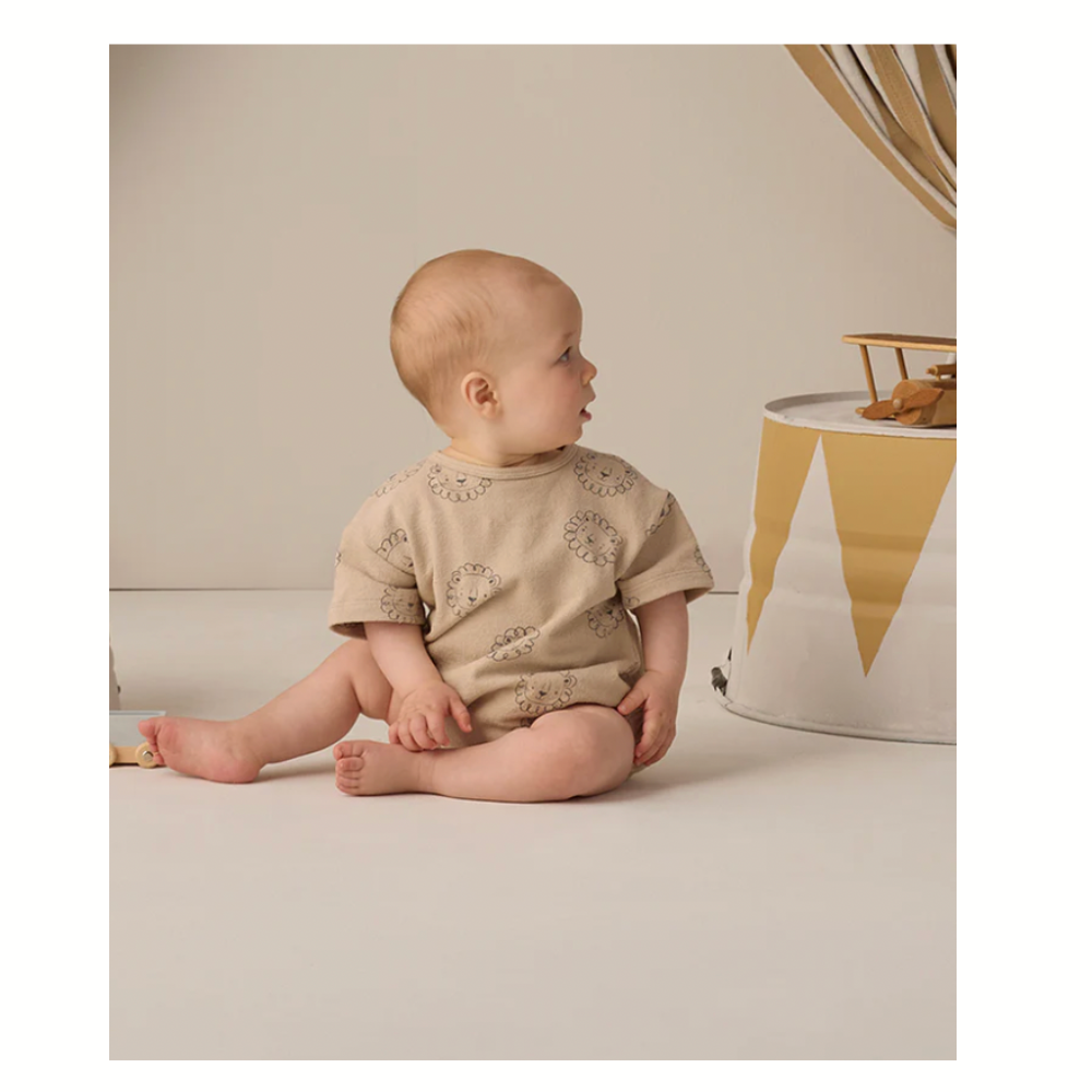 RELAXED SHORT SLEEVE BUBBLE ROMPER LION